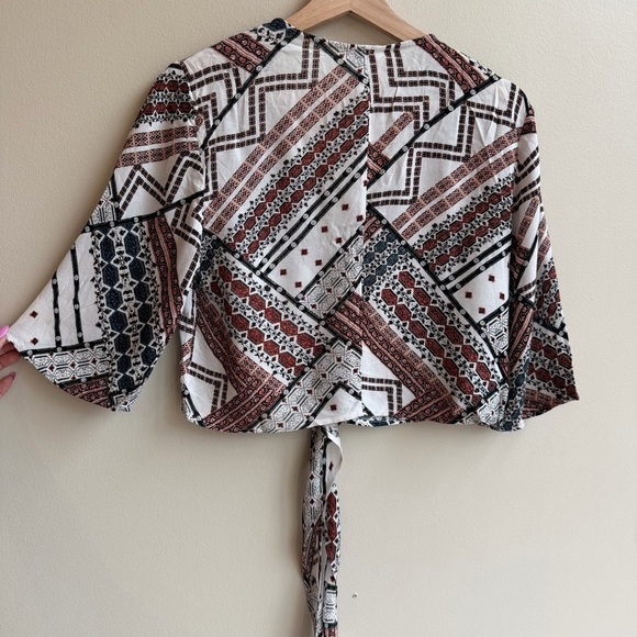 BCBG Geometric Boho Tie-Front Blouse Lightweight Statement Top - Picture 9 of 12